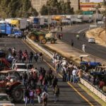 Transportistas y campesinos formalizan pliego petitorio; bloqueos se redujeron a la mitad: Segob