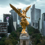 Fitch mantiene nota de México en “BBB-”; alerta por bajo crecimiento y presión fiscal