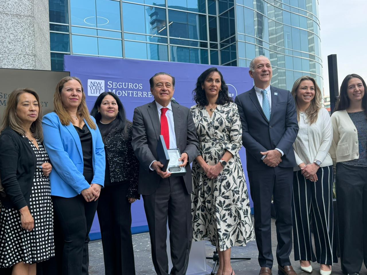 Foto: ADP Condusef renueva insignia Sáasil a Seguros Monterrey; inclusión femenina impulsa oportunidades en seguros